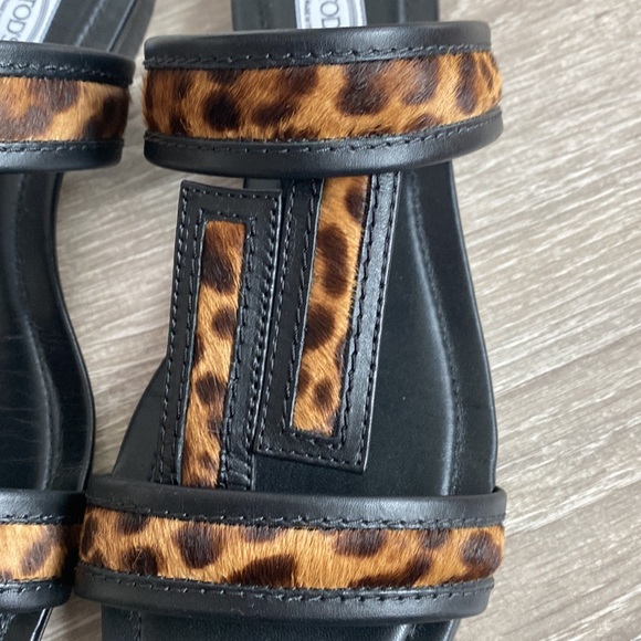 Tod’s leopard calf hair & black leather sandals. $ Firm - Picture 4 of 13